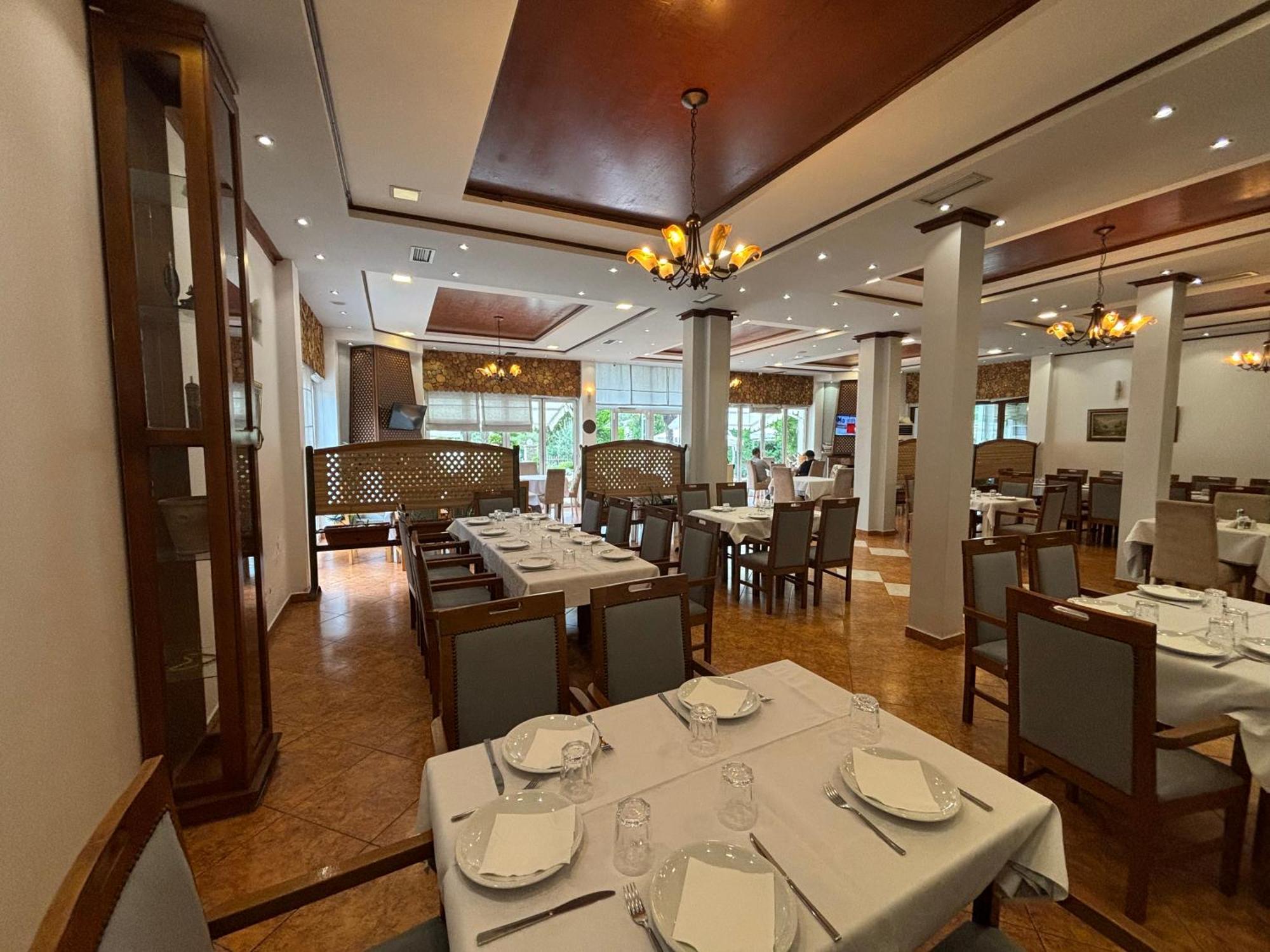 Hotel Restorant Halal Il Tramonto. Vorë المظهر الخارجي الصورة