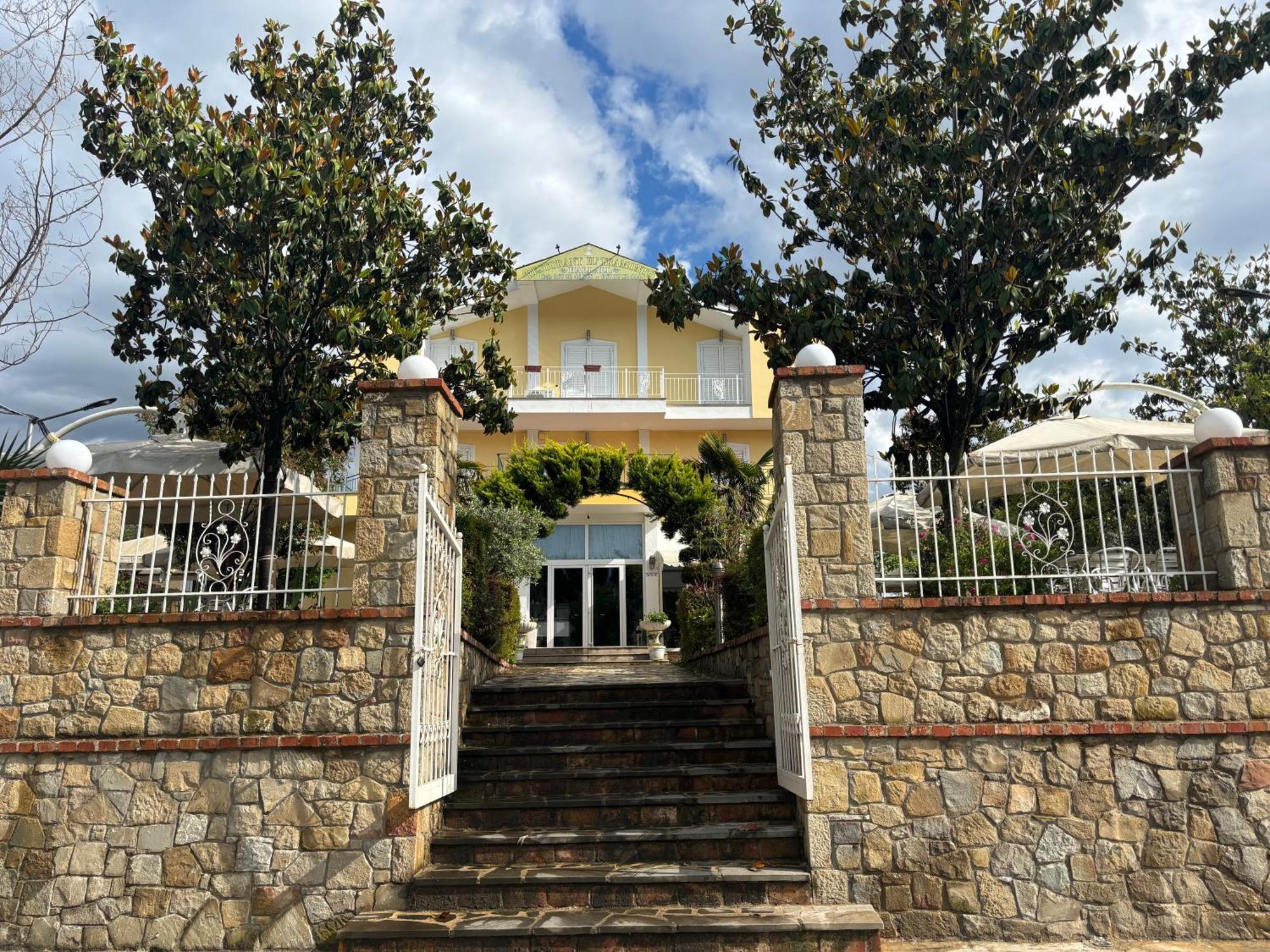 Hotel Restorant Halal Il Tramonto. Vorë المظهر الخارجي الصورة